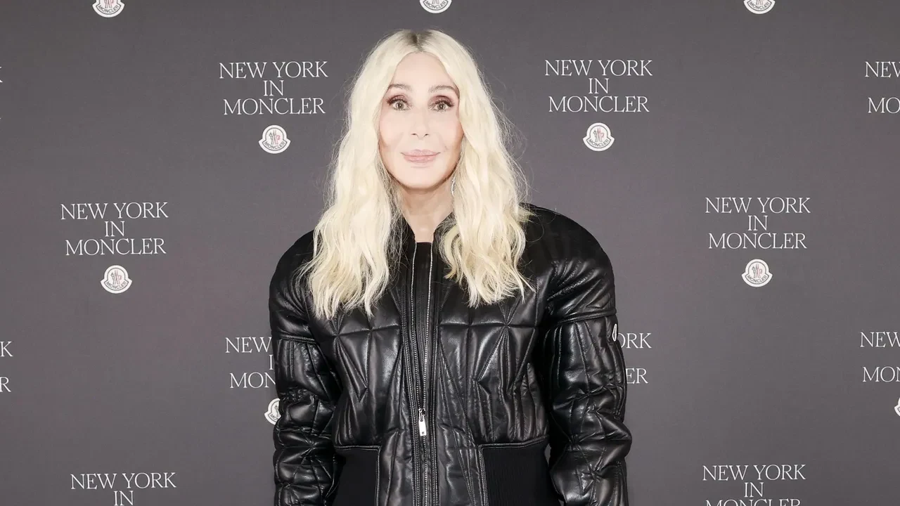 Material visual sobre Moncler abre en Manhattan su flagship más grande y lo presenta como experiencia de marca