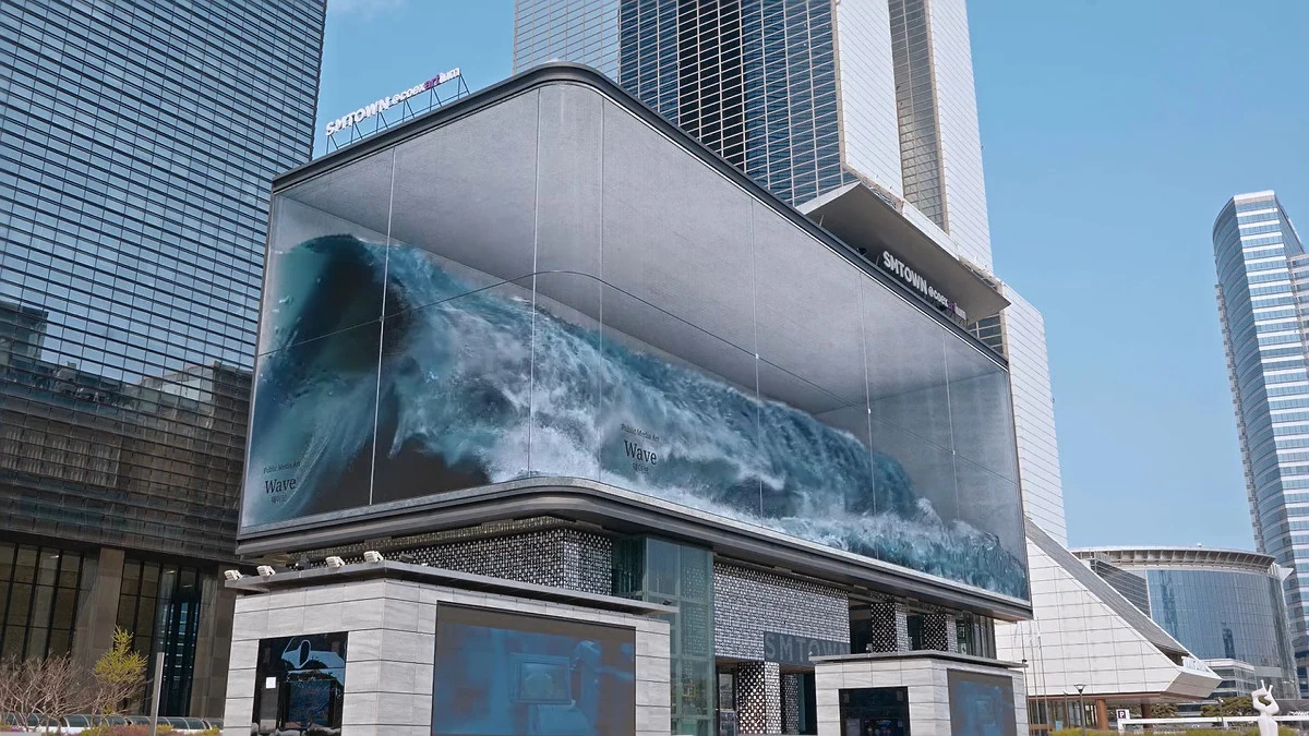 Material visual sobre WAVE en Seúl usa una pantalla de 80.1 por 20.1 metros para simular una ola encerrada en vidrio