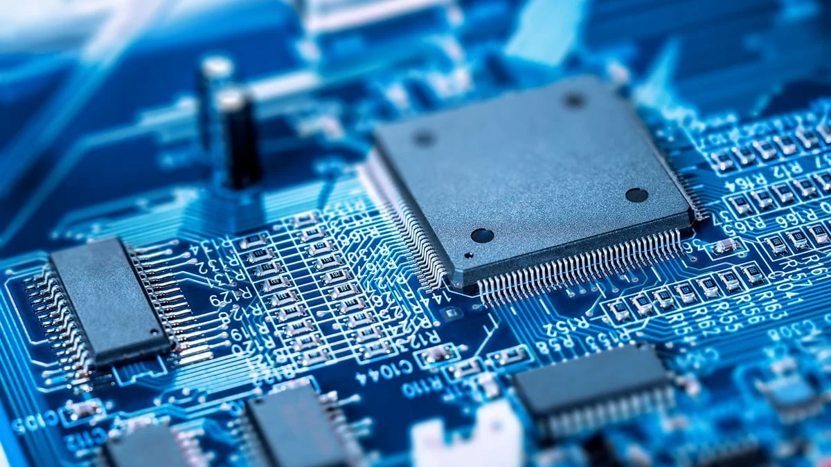 Visual reference: Qualcomm and Amazon Work on Custom Chips for AI Data Centers